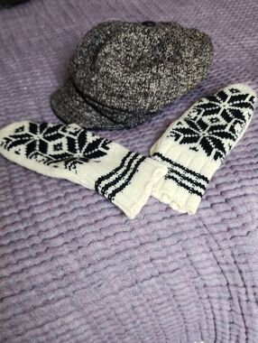 Nine West Black Lined Tweed Brim Cap With Gap Mittens